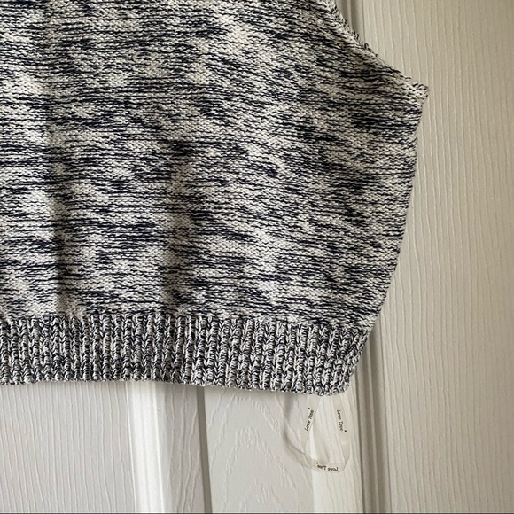 NWT - Knit Crop Top - Picture 3 of 7
